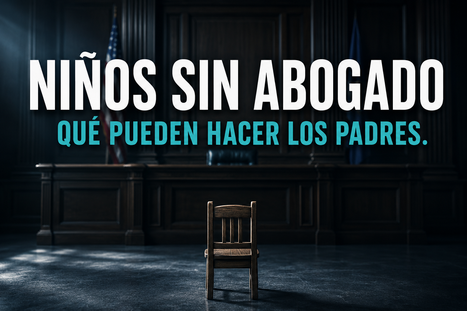 Silla infantil vacía frente al estrado de un juez en una sala de corte